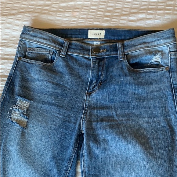 Distressed Jeans - Picture 3 of 9